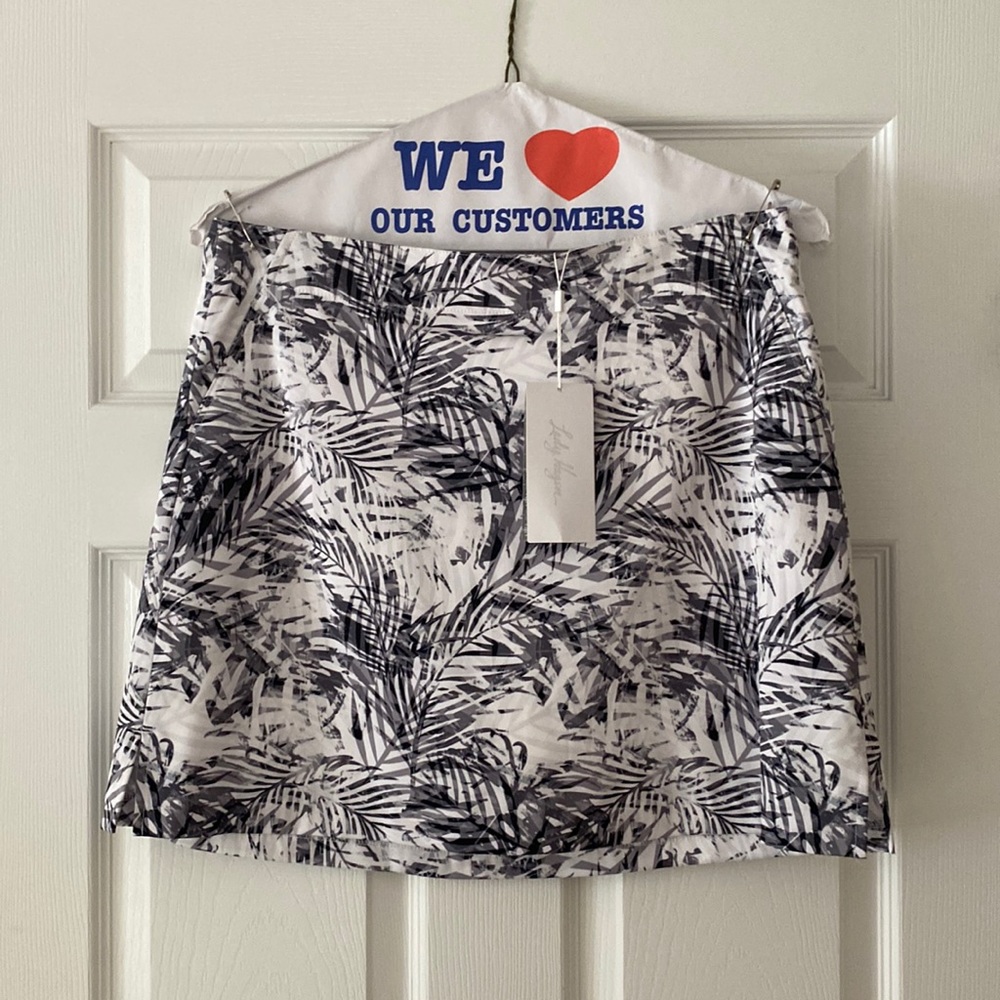 . Size 10. Coastal black and white skort